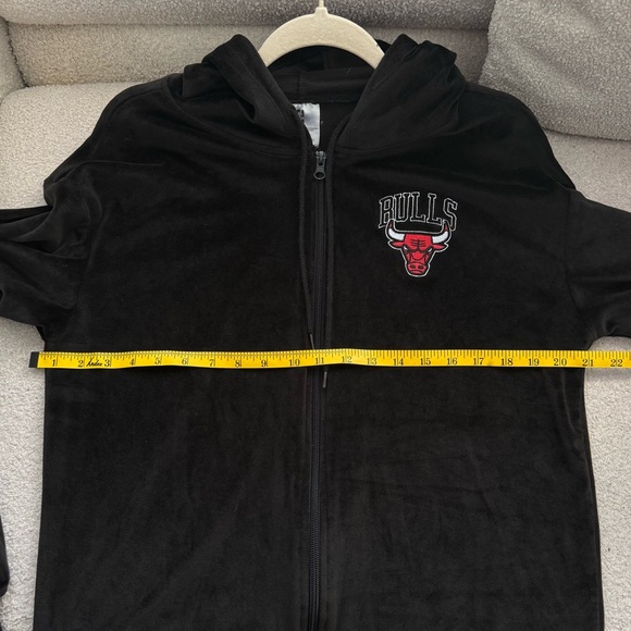 NBA Chicago Bulls Zip Hoodie | Women’s full zipper velvet embroidered sweater - Picture 7 of 8
